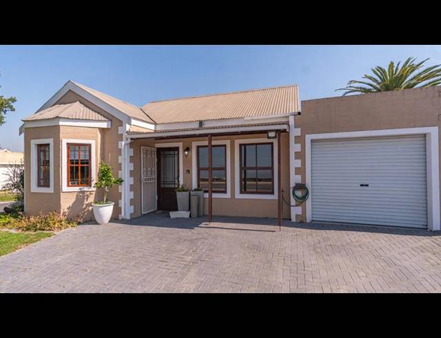 2 BEDROOM TOWNHOUSE FOR SALE IN VREDENBERG